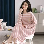 chemise de nuit confortable en coton rayé