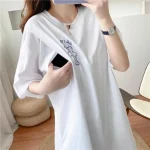 Confort ultime pour femme enceinte avec cette chemise