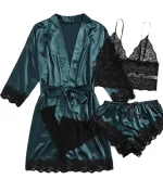 Short en dentelle dans ensemble pyjama