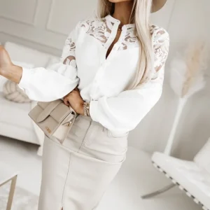 Chemise femme avec col en dentelle et perles
