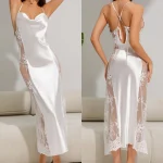 Lingerie féminine en satin blanc pour la maison