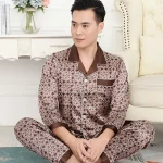 Style élégant pyjama homme en soie