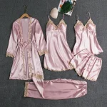 Vêtements de nuit en soie dorée à motif floral