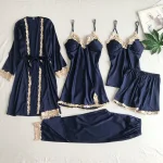 Luxueux ensemble de nuit en soie florale dorée