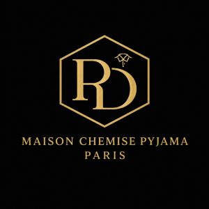 Logo noir et or de Maison Chemise Pyjama Paris avec monogramme élégant dans un hexagone et nom de la marque en lettres dorées.