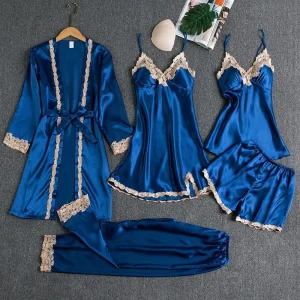 Ensemble de nuit en soie avec design floral doré